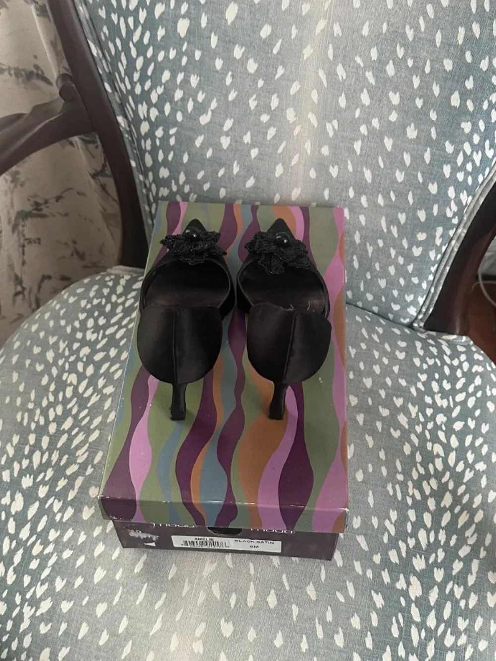 Moda Black Embellished Pointed-Toe Pumps – Size 6
